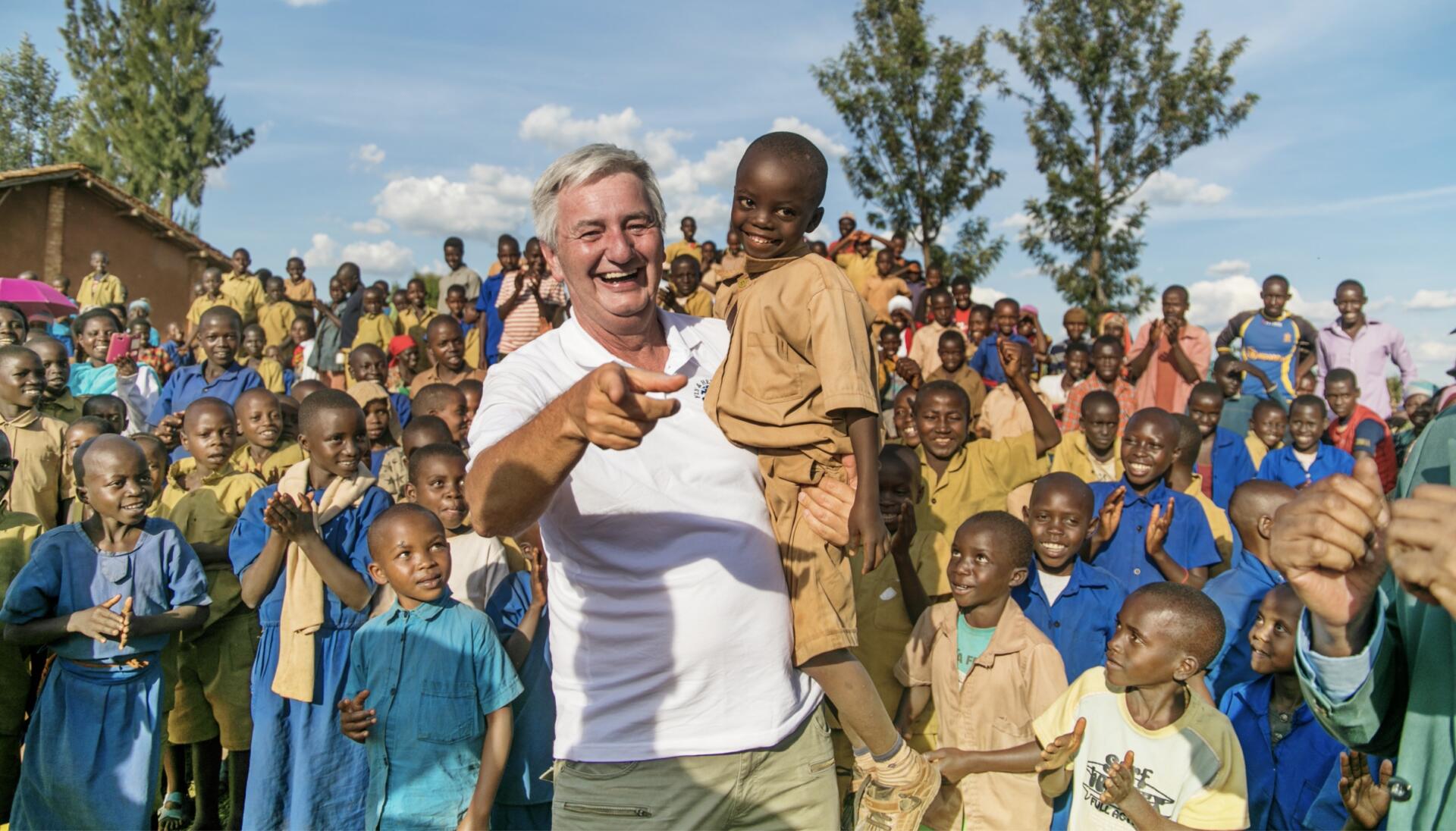 Beitragsbild zu “FLY & HELP Spendengala ermöglicht Kindern eine bessere Zukunft”